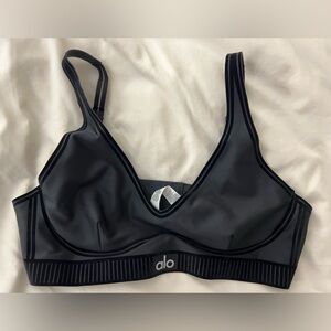 ALO Yoga Airlift Line Up Bra Black Sz Small NWOT